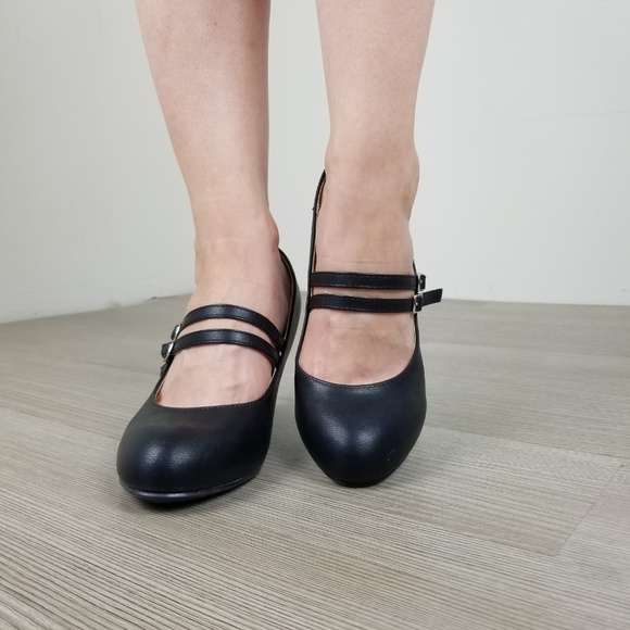 Double Buckle Faux Leather Retro Pump - Picture 3 of 6